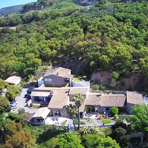 https://les-aurochs.fr-provencehotel.com